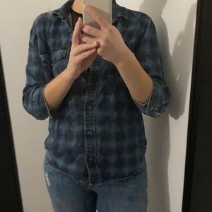 Blue & black denim-looking button up shirt 🛍